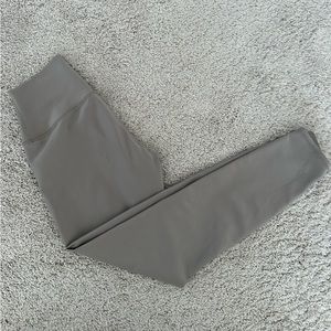 Alo yoga airlift 7/8 tan color, XS